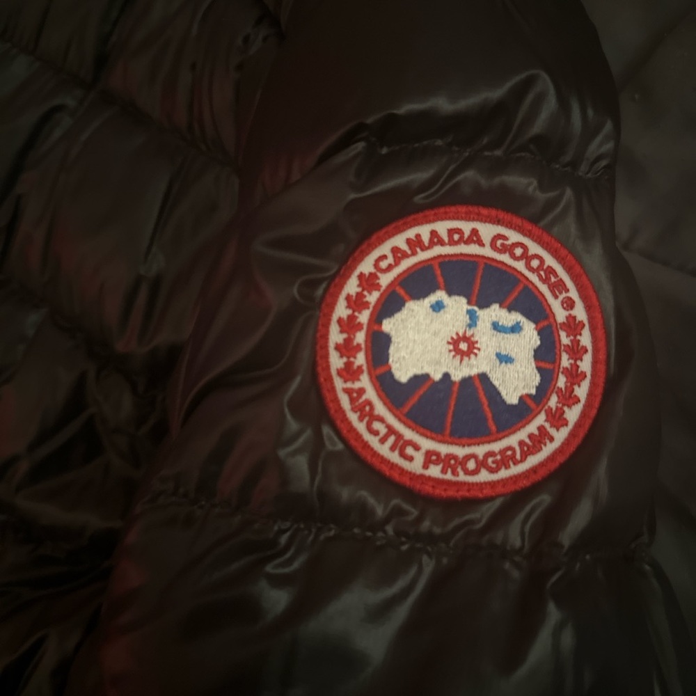 Brand new Men’s large Canada Goose !!!!! NO WEAR AND TEAR